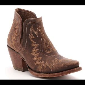 Distressed Brown Ariat Dixon Booties